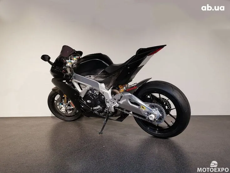 Aprilia RSV4 Image 4